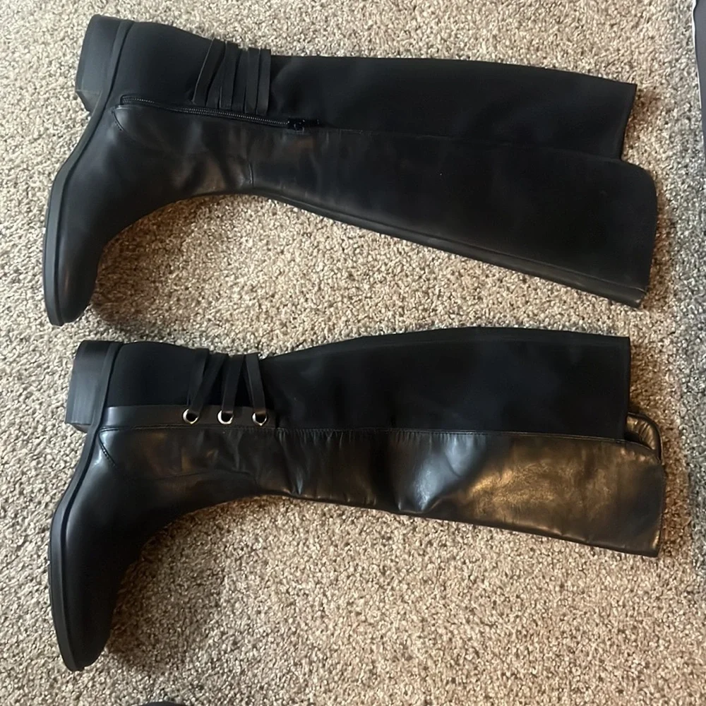 Vince Camuto - Picture 2 of 3